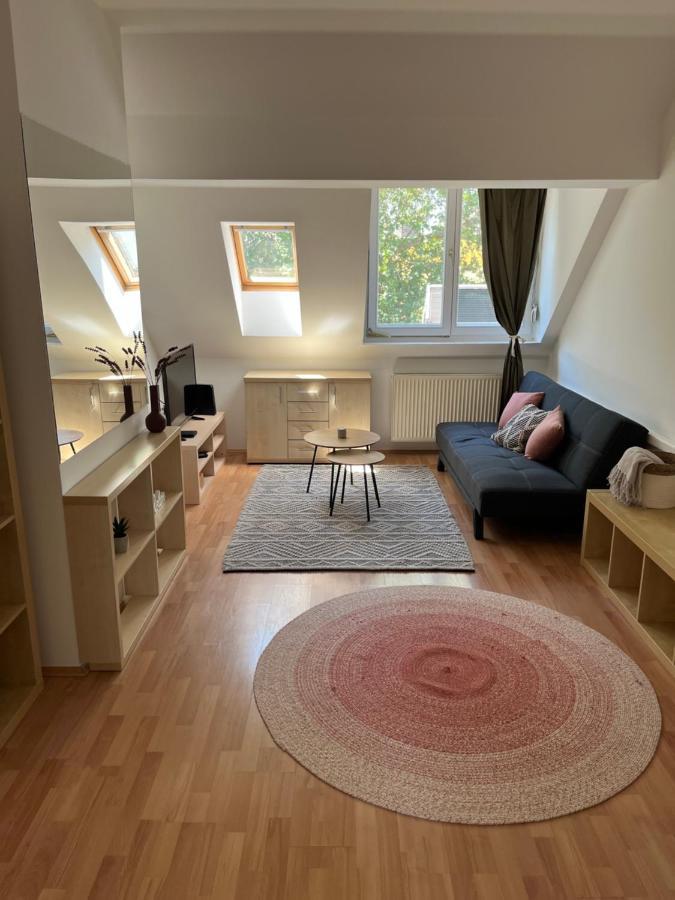 Studio Loft Lägenhet Pécs Exteriör bild